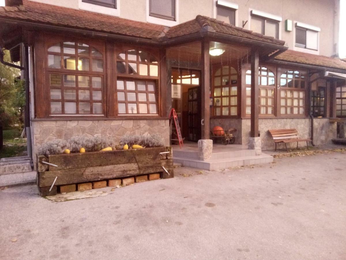 Gostilna Ulcar Hotel Ig Exterior photo