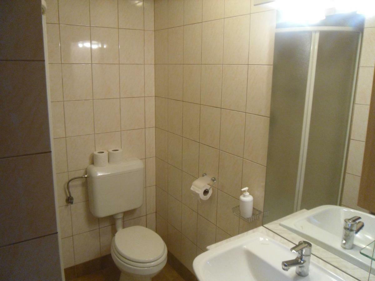 Gostilna Ulcar Hotel Ig Exterior photo